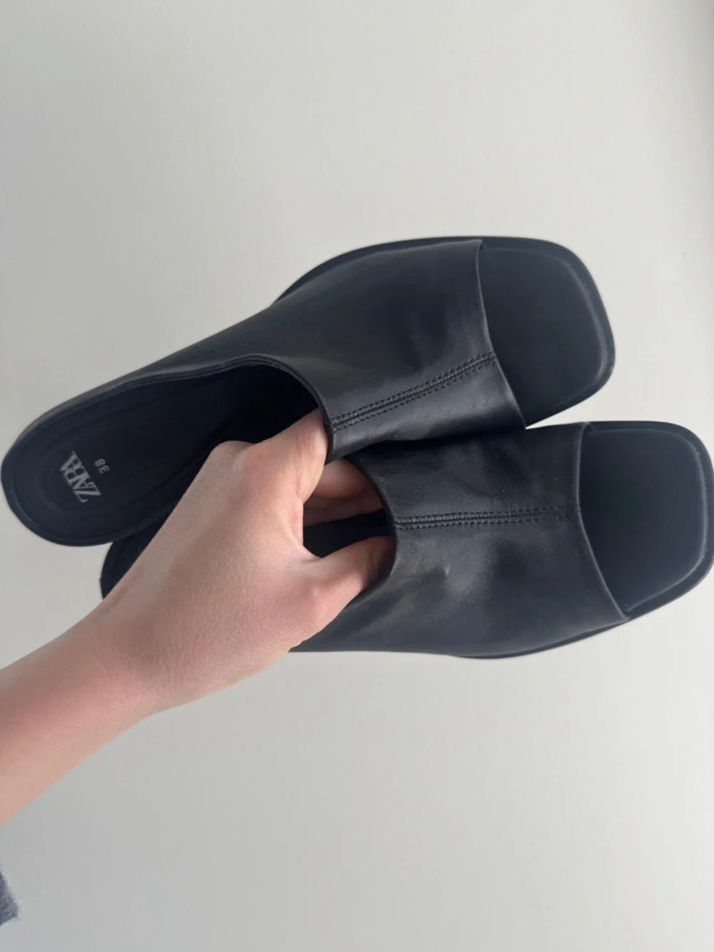 Zara Black Leather Slip-On Mule - Picture 7 of 8